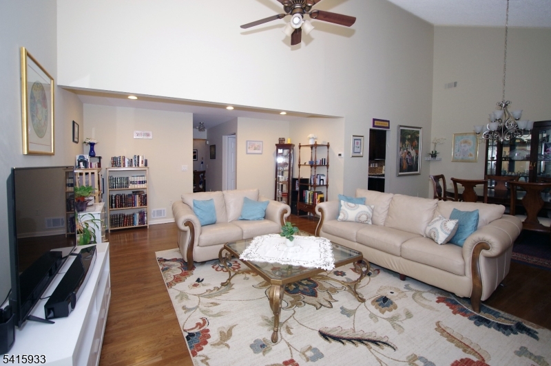 Woodlands condos - Residential