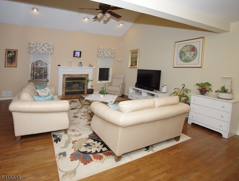 Woodlands condos - Residential