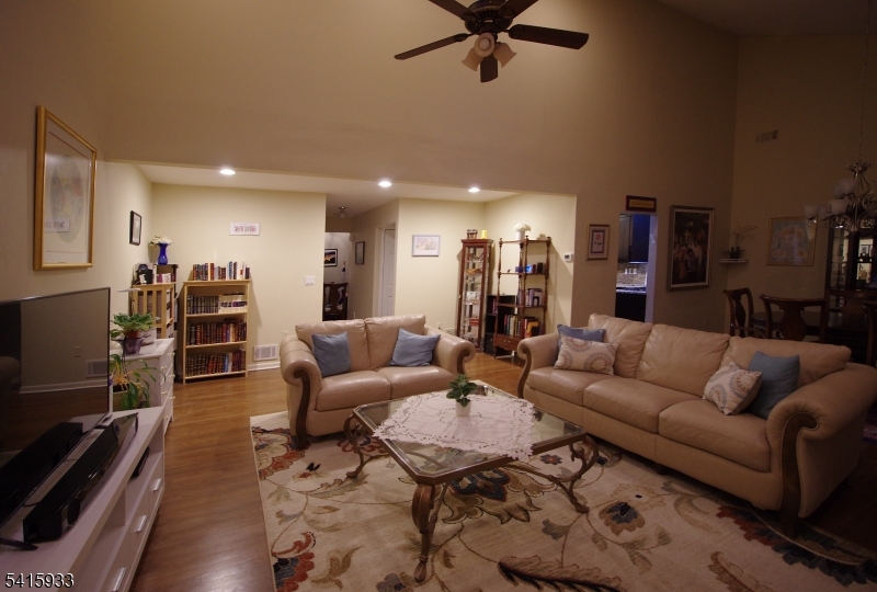 Woodlands condos - Residential