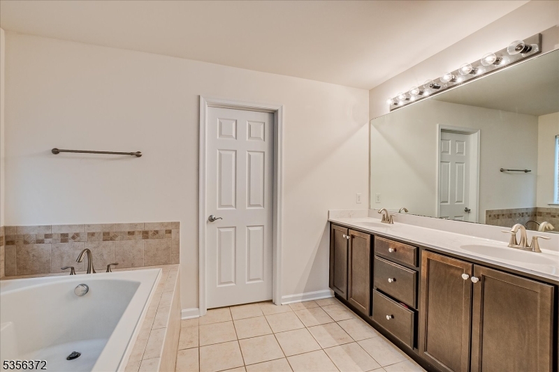 South Plainfield Boro, New Jersey 07080, United States, 3 Bedrooms Bedrooms, ,3 BathroomsBathrooms,Residential,Active,129693