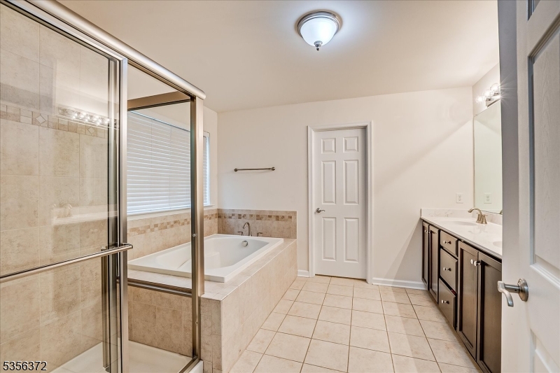 South Plainfield Boro, New Jersey 07080, United States, 3 Bedrooms Bedrooms, ,3 BathroomsBathrooms,Residential,Active,129693