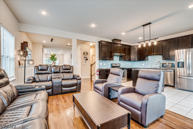 South Plainfield Boro, New Jersey 07080, United States, 3 Bedrooms Bedrooms, ,3 BathroomsBathrooms,Residential,Active,129693