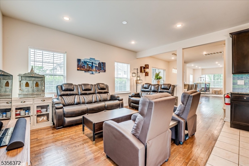 South Plainfield Boro, New Jersey 07080, United States, 3 Bedrooms Bedrooms, ,3 BathroomsBathrooms,Residential,Active,129693