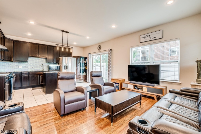 South Plainfield Boro, New Jersey 07080, United States, 3 Bedrooms Bedrooms, ,3 BathroomsBathrooms,Residential,Active,129693