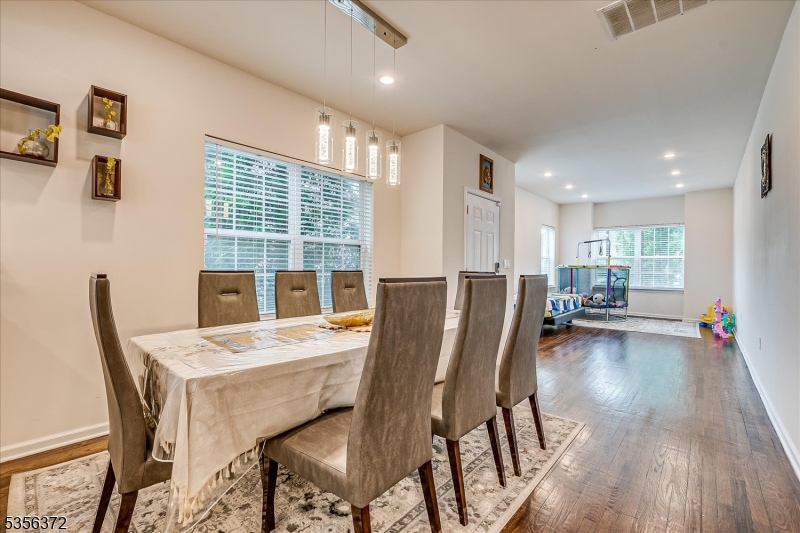 South Plainfield Boro, New Jersey 07080, United States, 3 Bedrooms Bedrooms, ,3 BathroomsBathrooms,Residential,Active,129693