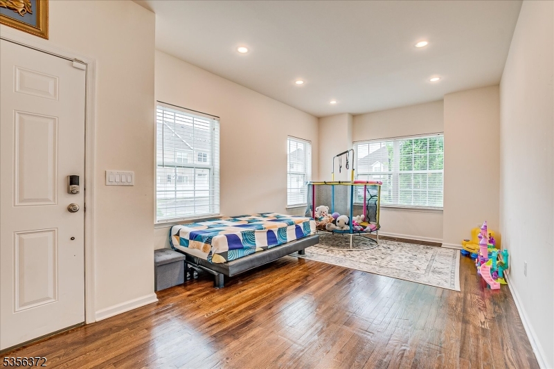 South Plainfield Boro, New Jersey 07080, United States, 3 Bedrooms Bedrooms, ,3 BathroomsBathrooms,Residential,Active,129693