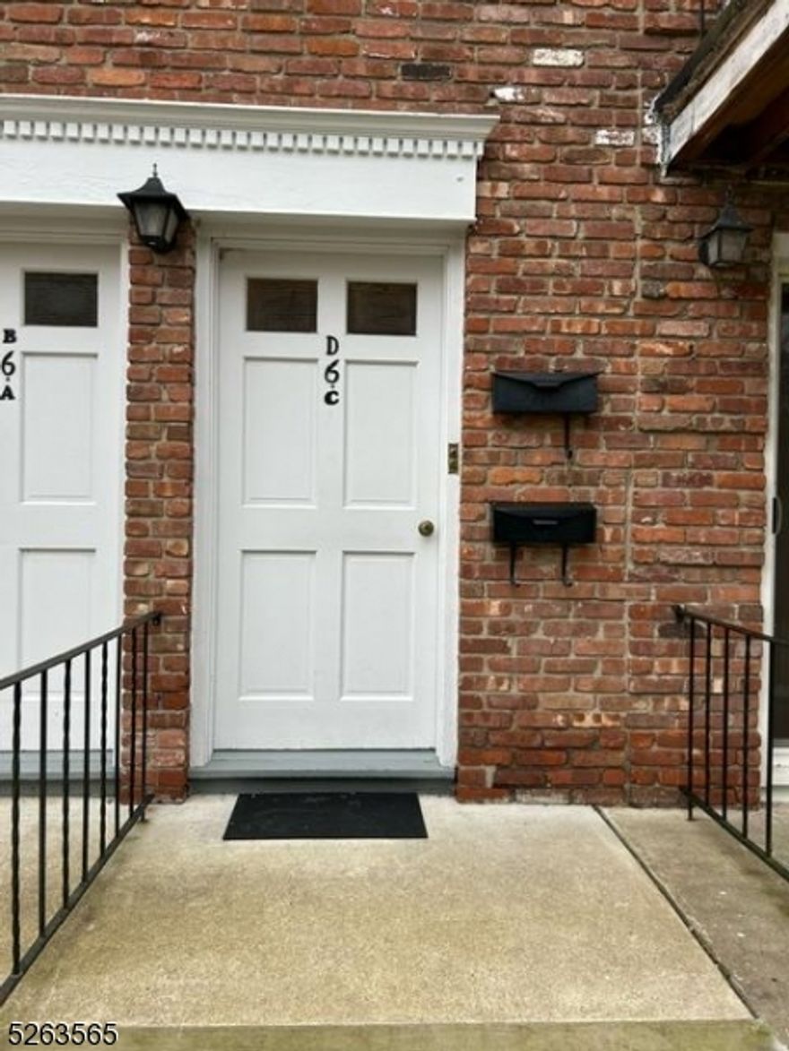 Immaculate one bedroom 2nd floor rental in Parsons Village. New SS appliances, dishwasher, refrigerator, microwave and dishwasher. Deck with views of the pool. Newer wall to wall carpeting in living room and bedroom. Great community. Close to all that Morristown has to offer. HOA fee includes, heat, water, sewer, taxes, snow removal, maintenance and pool.