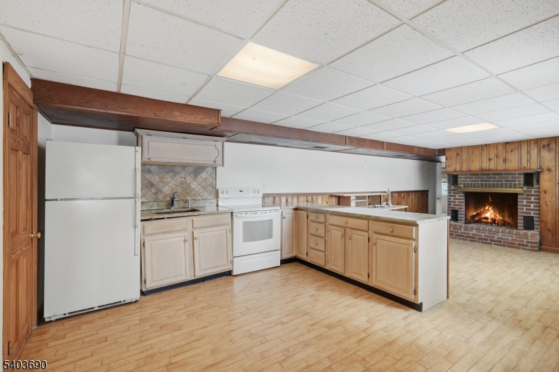 Fayson Lakes- Lakefront - Residential