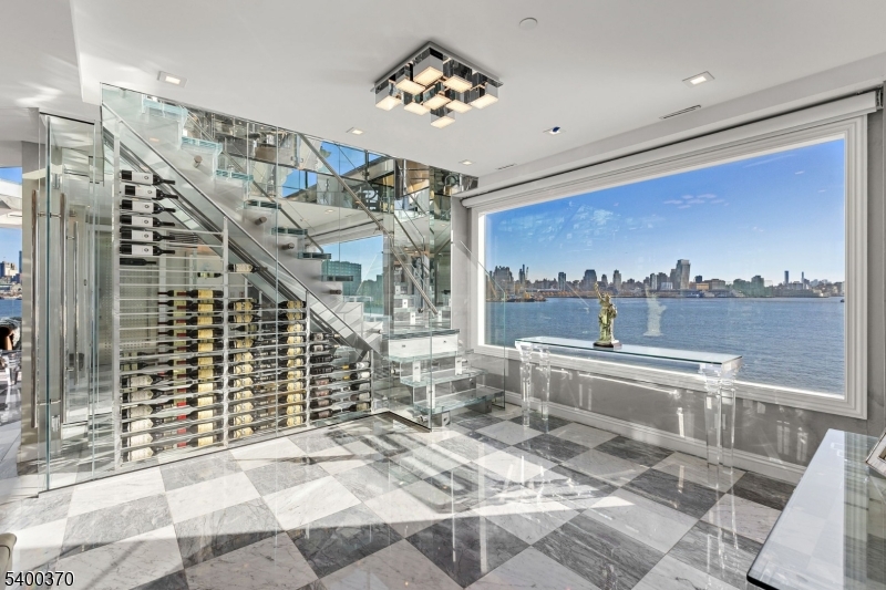 Lincoln Harbor - Residential