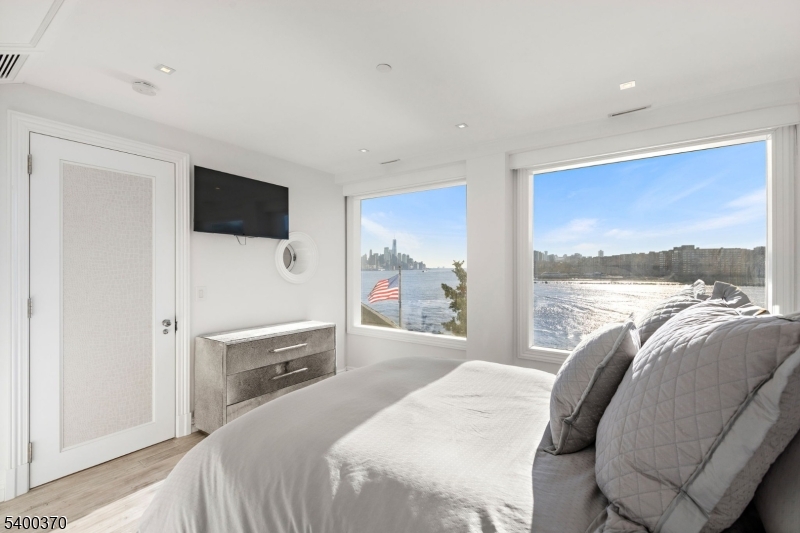 Lincoln Harbor - Residential