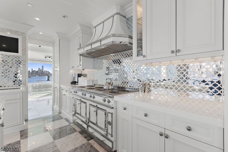 Lincoln Harbor - Residential