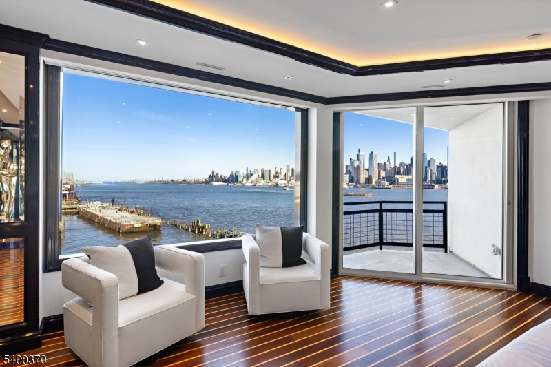 Lincoln Harbor - Residential