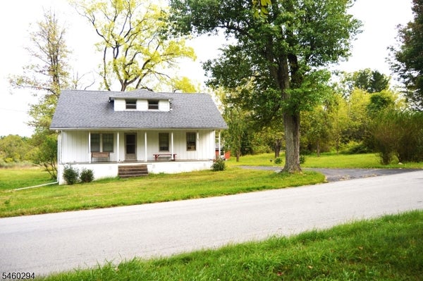 34 FORTYSECOND ST, WHITEHOUSE STATION, NJ 08889 - Image 37043fcb1d4e098b3bda17d15a45879b/983043170
