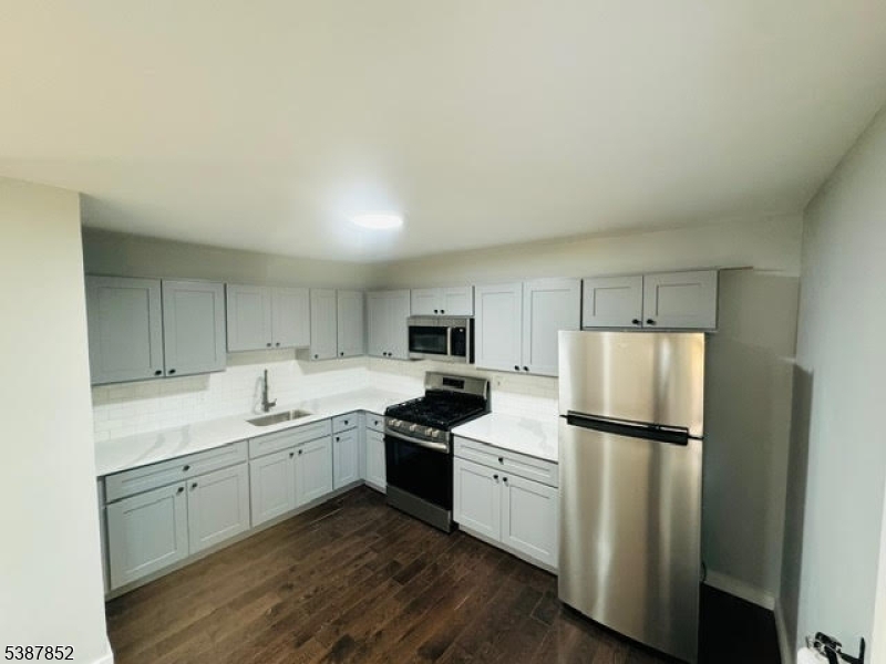 Raritan Boro, New Jersey 08869, United States, 3 Bedrooms Bedrooms, ,2 BathroomsBathrooms,Residential,Coming Soon,219257