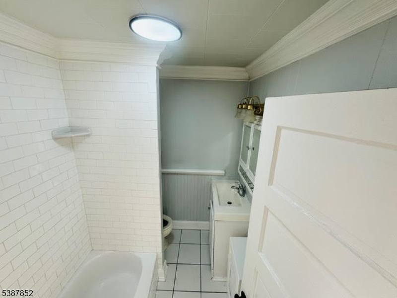 Raritan Boro, New Jersey 08869, United States, 3 Bedrooms Bedrooms, ,2 BathroomsBathrooms,Residential,Coming Soon,219257