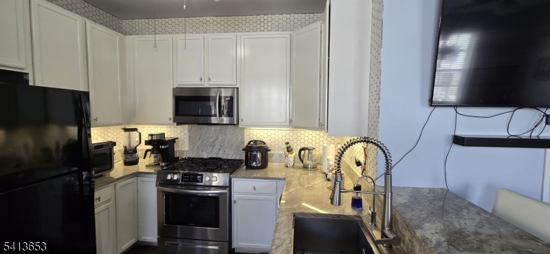 Van Houten Manor - Residential