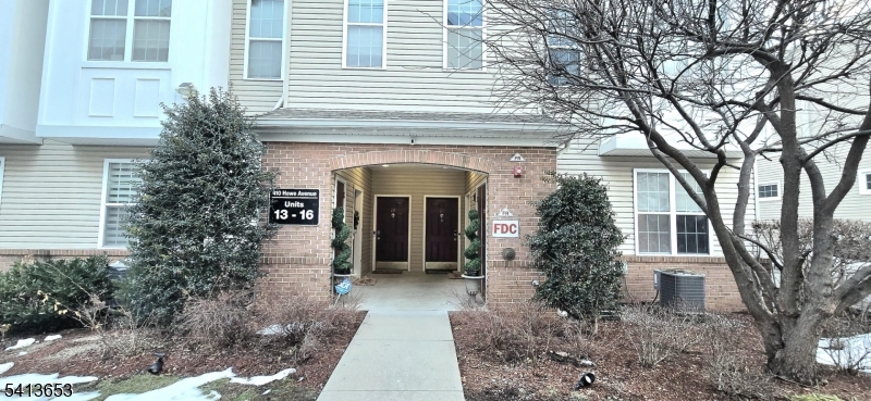 Van Houten Manor - Residential