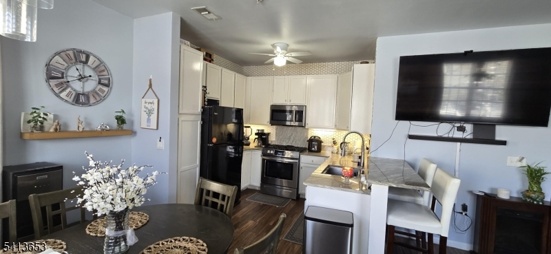 Van Houten Manor - Residential