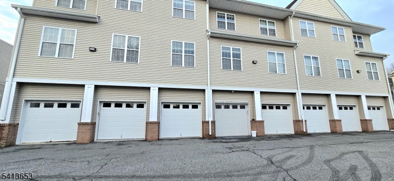 Van Houten Manor - Residential