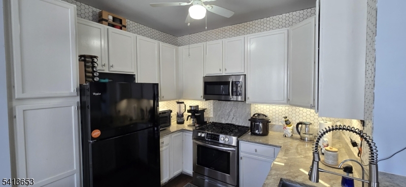 Van Houten Manor - Residential