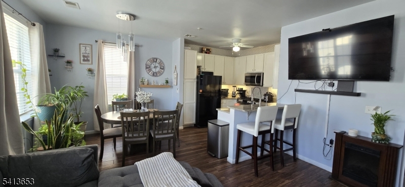 Van Houten Manor - Residential