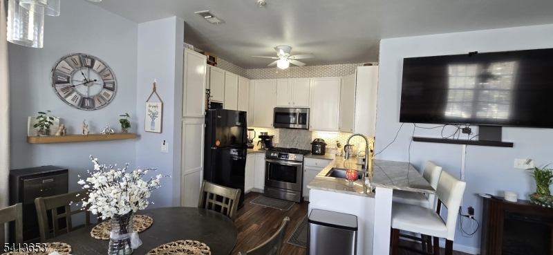 Van Houten Manor - Residential