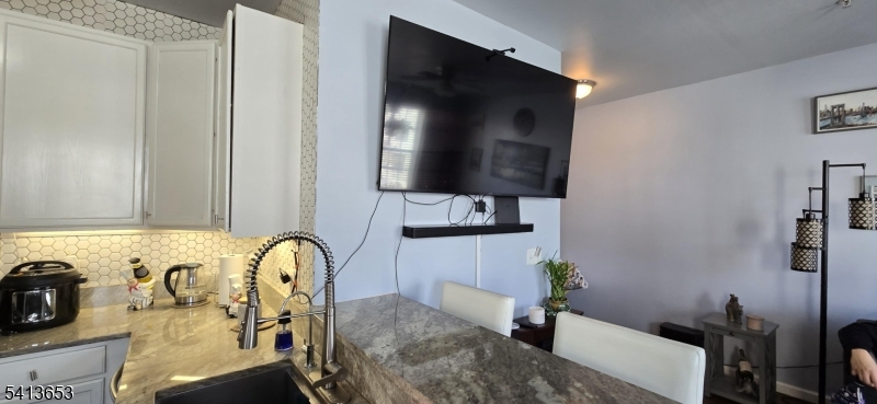 Van Houten Manor - Residential