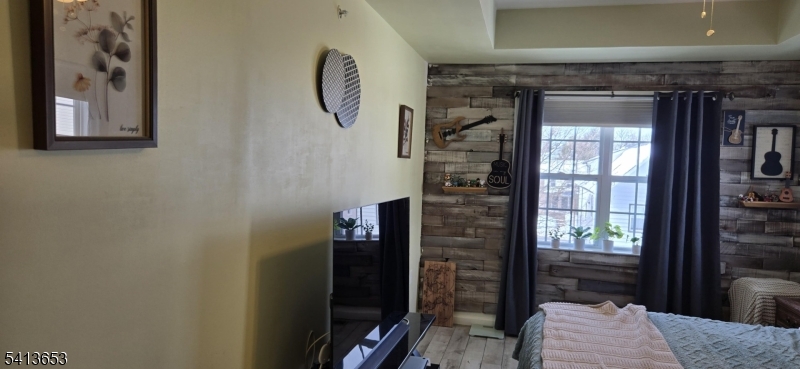 Van Houten Manor - Residential