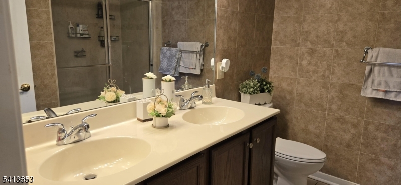 Van Houten Manor - Residential