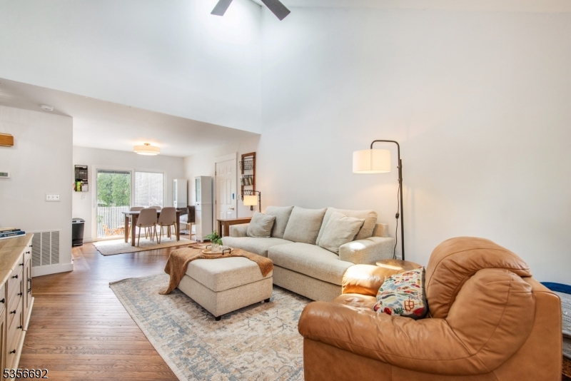 5 Holly Dr