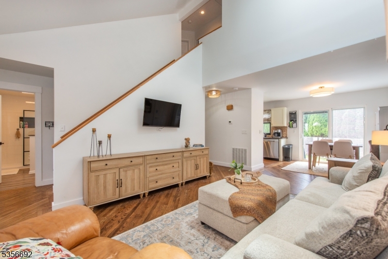 5 Holly Dr