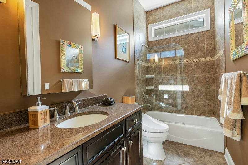 4 Seasons At The Promenade - Residential