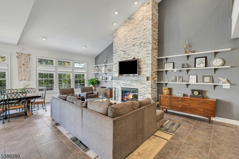 4 Seasons At The Promenade - Residential