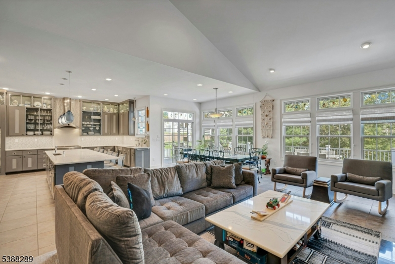 4 Seasons At The Promenade - Residential