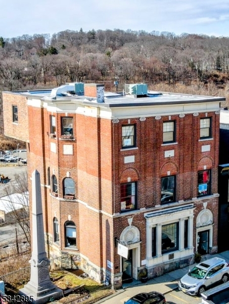 612 Main St