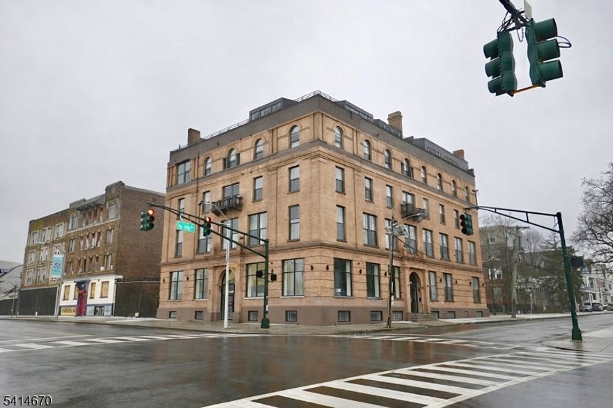 Newly renovated 3-bedroom, 1-bath duplex-style apartment featuring a spacious open layout. This bright and well-designed unit offers comfortable living across two levels. Residents enjoy access to a basement laundry room and a small on-site gym, adding extra convenience to this inviting home.