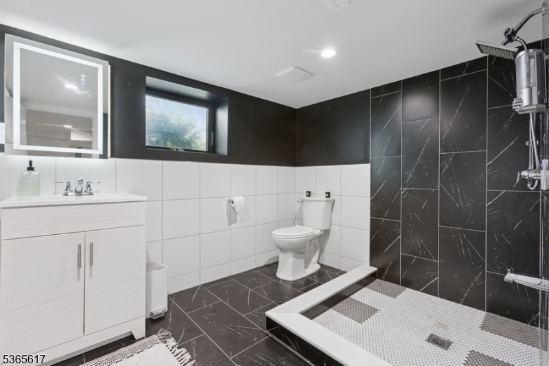 West Orange Twp., New Jersey 07052, United States, 4 Bedrooms Bedrooms, ,4 BathroomsBathrooms,Residential,Coming Soon,156198