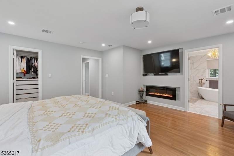 West Orange Twp., New Jersey 07052, United States, 4 Bedrooms Bedrooms, ,4 BathroomsBathrooms,Residential,Coming Soon,156198