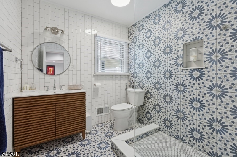 West Orange Twp., New Jersey 07052, United States, 4 Bedrooms Bedrooms, ,4 BathroomsBathrooms,Residential,Coming Soon,156198