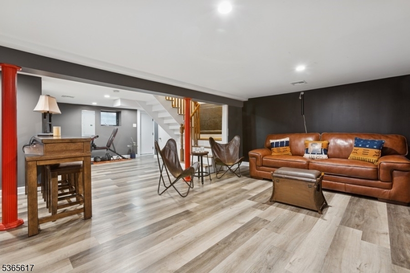 West Orange Twp., New Jersey 07052, United States, 4 Bedrooms Bedrooms, ,4 BathroomsBathrooms,Residential,Coming Soon,156198