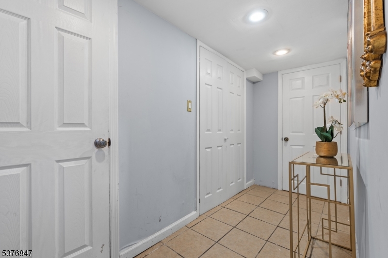 HILLCREST - Residential Income