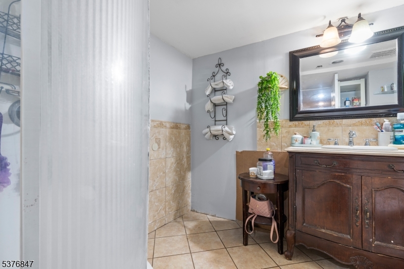 HILLCREST - Residential Income