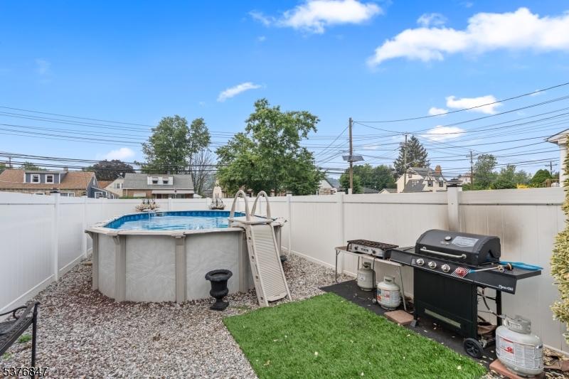 HILLCREST - Residential Income