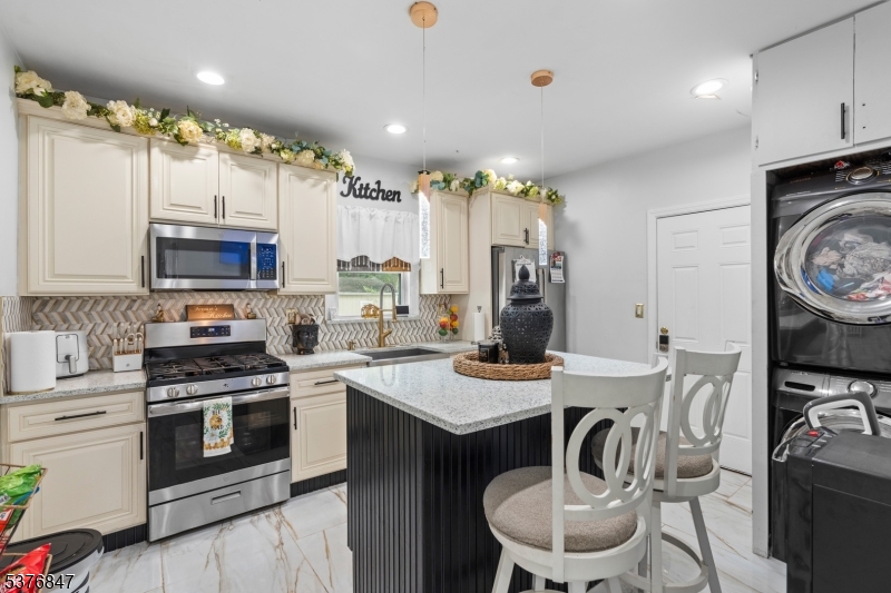 HILLCREST - Residential Income