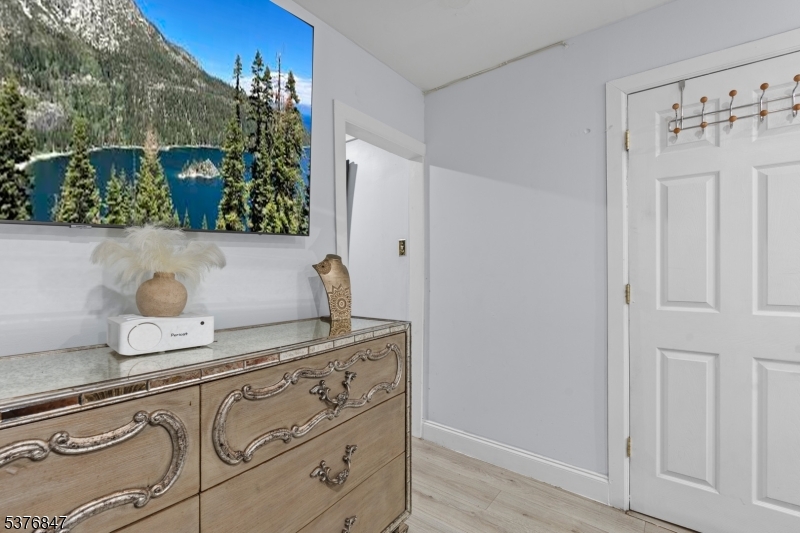 HILLCREST - Residential Income