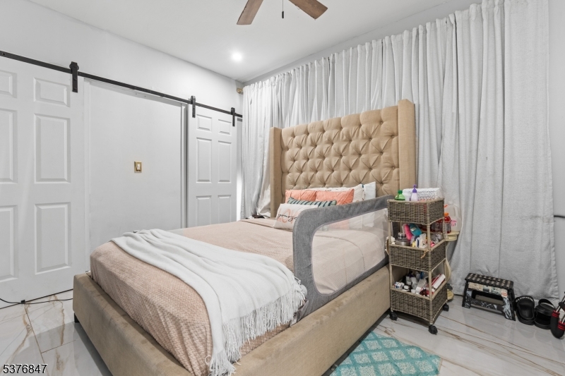 HILLCREST - Residential Income