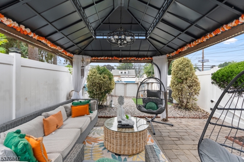 HILLCREST - Residential Income