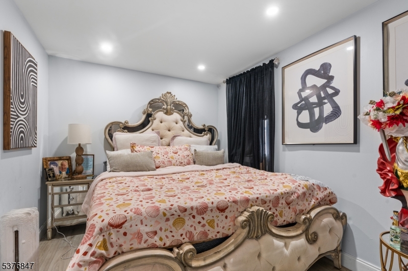 HILLCREST - Residential Income