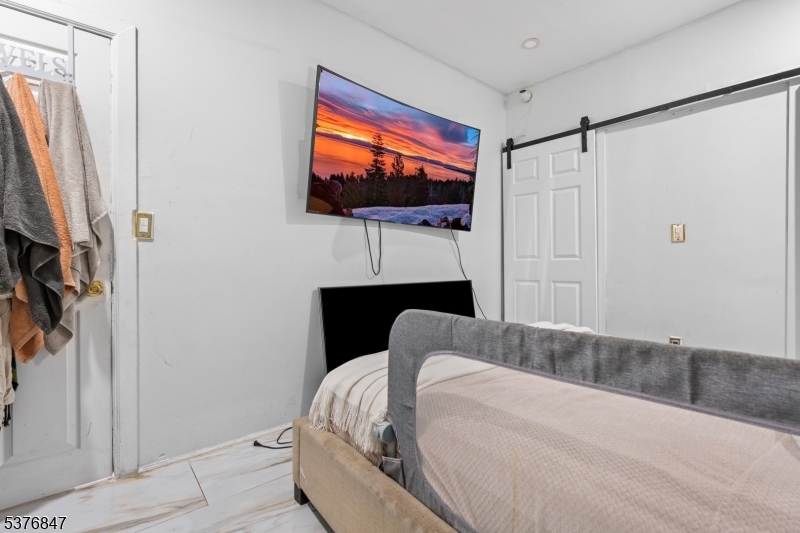 HILLCREST - Residential Income