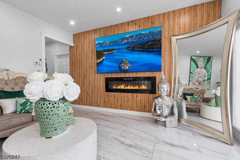 HILLCREST - Residential Income